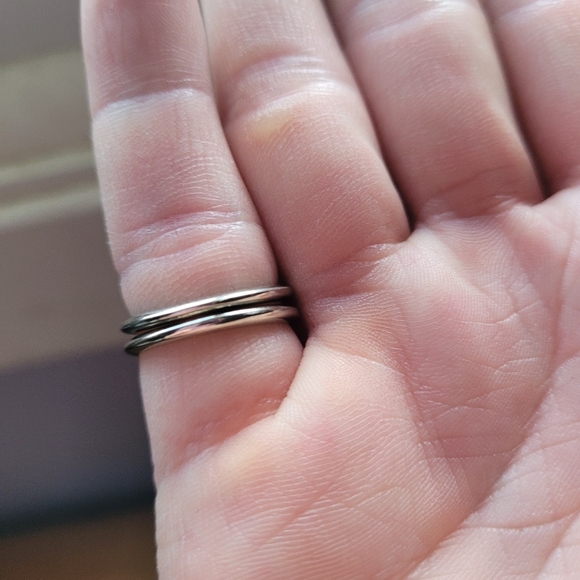 $2000 EMT 18K white gold wedding ring and wedding band. - Picture 7 of 12